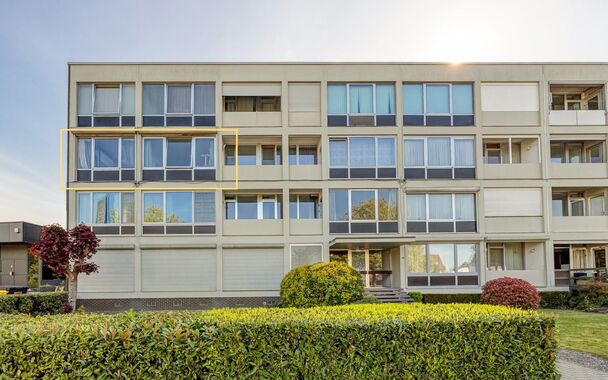 TOP GELEGEN, RUIM APPARTEMENT MET 3 SLAAPKAMERS, EPC LABEL C, PRIVATE AUTOSTANDPLAATS EN KELDERBERGING TE HASSELT!

We vinden dit op te frissen appartement terug aan de Hendrik van Veldekesingel 3 bus 8 te Hasselt. De ligging is hier centraal te noemen: a