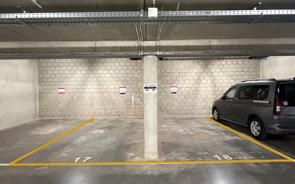 Binnenstaanplaats te koop in Genk