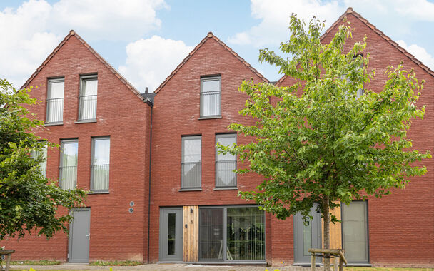 MODERNE NIEUWBOUW TUINVILLA MET 2 (UITBREIDBAAR TOT 3) SLAAPKAMERS, TERRAS EN INPANDIGE GARAGE TE GENK!

Deze tuinvilla maakt deel uit van het nieuwbouwproject 'Tuinvilla's - Voetbalhof - Noordlaan' gelegen te Genk (Winterslag). 
Natuur en winkels vind j