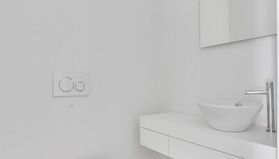 LUXEAPPARTEMENT (147m2) MET 2 SLK, OVERDEKT TERRAS + OPTIONEEL 2 AUTOSTANDPLAATSEN TE GENK-CENTRUM (MOLENVIJVERS)

We vinden dit ruime (147m2) 2 slaapkamer-appartement gebouwd in 2015 terug op de eerste verdieping van residentie “Pierre-Henri” gelegen
