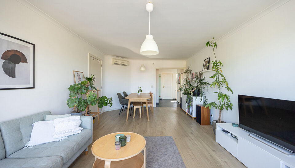 TOP GELEGEN, RUIM APPARTEMENT MET 3 SLAAPKAMERS, EPC LABEL C, PRIVATE AUTOSTANDPLAATS EN KELDERBERGING TE HASSELT!

We vinden dit op te frissen appartement terug aan de Hendrik van Veldekesingel 3 bus 8 te Hasselt. De ligging is hier centraal te noemen: a