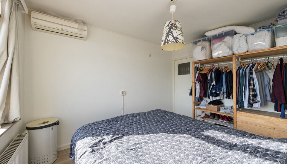 TOP GELEGEN, RUIM APPARTEMENT MET 3 SLAAPKAMERS, EPC LABEL C, PRIVATE AUTOSTANDPLAATS EN KELDERBERGING TE HASSELT!

We vinden dit op te frissen appartement terug aan de Hendrik van Veldekesingel 3 bus 8 te Hasselt. De ligging is hier centraal te noemen: a