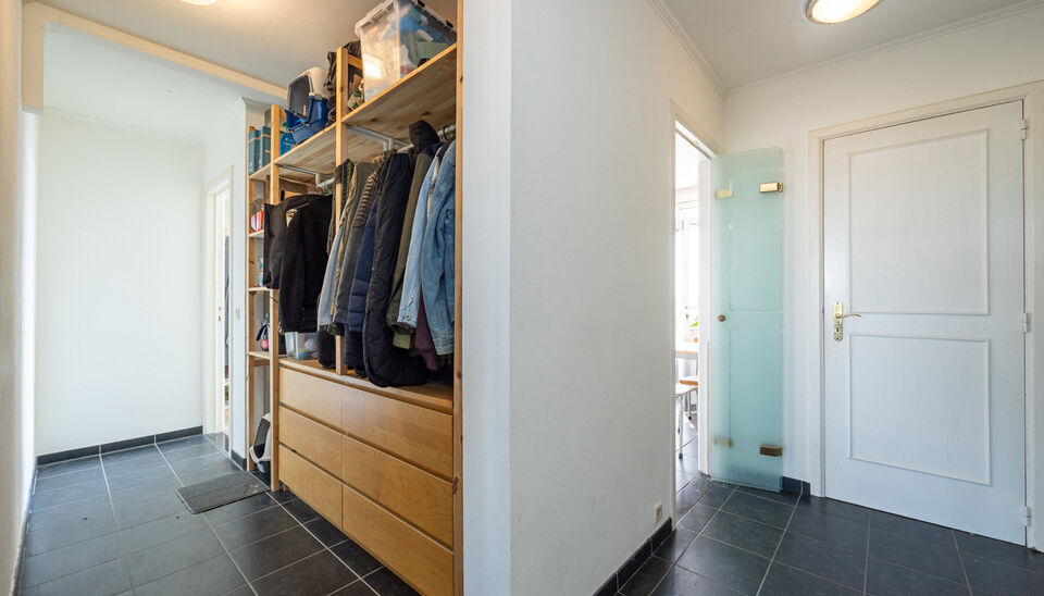TOP GELEGEN, RUIM APPARTEMENT MET 3 SLAAPKAMERS, EPC LABEL C, PRIVATE AUTOSTANDPLAATS EN KELDERBERGING TE HASSELT!

We vinden dit op te frissen appartement terug aan de Hendrik van Veldekesingel 3 bus 8 te Hasselt. De ligging is hier centraal te noemen: a