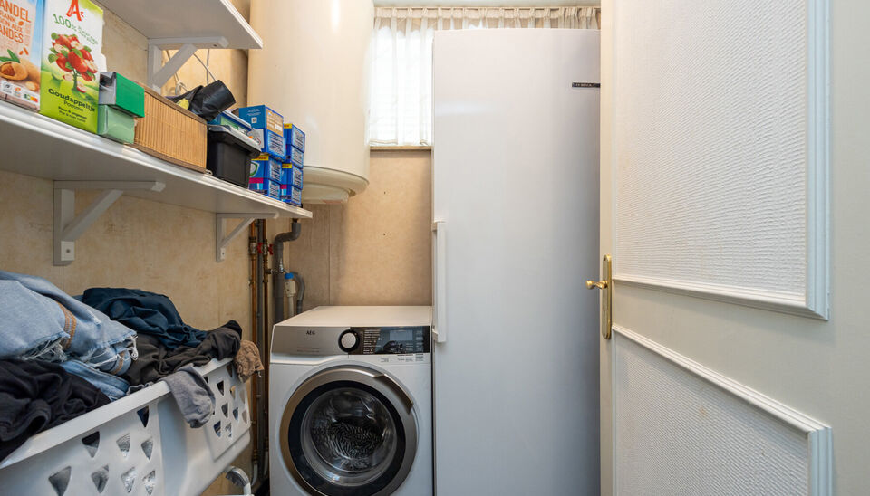 TOP GELEGEN, RUIM APPARTEMENT MET 3 SLAAPKAMERS, EPC LABEL C, PRIVATE AUTOSTANDPLAATS EN KELDERBERGING TE HASSELT!

We vinden dit op te frissen appartement terug aan de Hendrik van Veldekesingel 3 bus 8 te Hasselt. De ligging is hier centraal te noemen: a