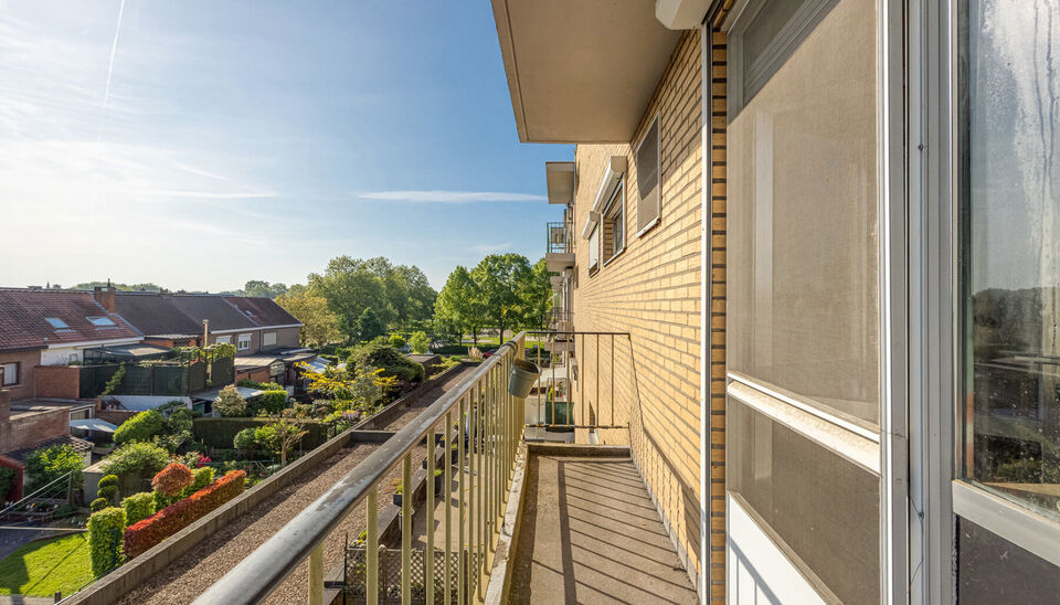 TOP GELEGEN, RUIM APPARTEMENT MET 3 SLAAPKAMERS, EPC LABEL C, PRIVATE AUTOSTANDPLAATS EN KELDERBERGING TE HASSELT!

We vinden dit op te frissen appartement terug aan de Hendrik van Veldekesingel 3 bus 8 te Hasselt. De ligging is hier centraal te noemen: a