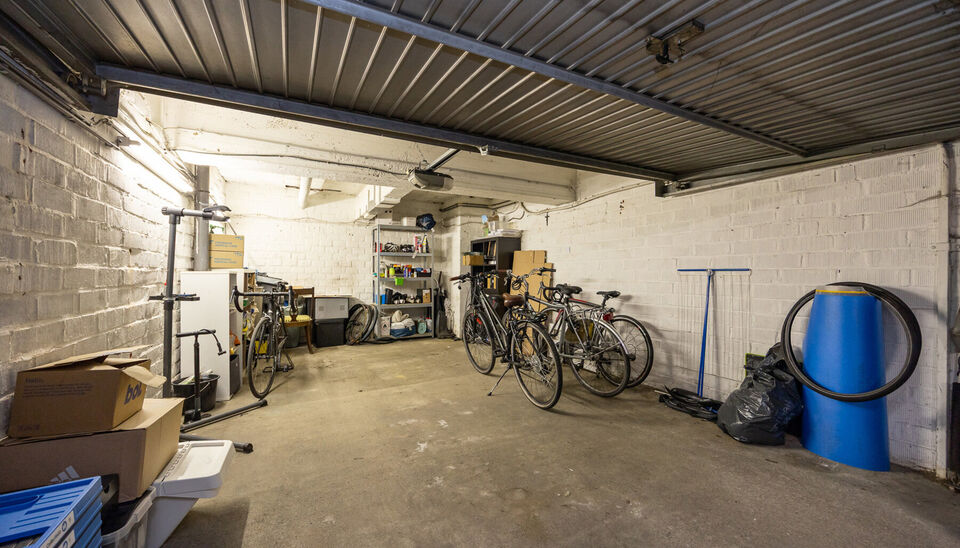 TOP GELEGEN, RUIM APPARTEMENT MET 3 SLAAPKAMERS, EPC LABEL C, PRIVATE AUTOSTANDPLAATS EN KELDERBERGING TE HASSELT!

We vinden dit op te frissen appartement terug aan de Hendrik van Veldekesingel 3 bus 8 te Hasselt. De ligging is hier centraal te noemen: a