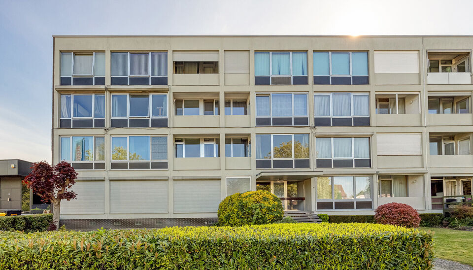 TOP GELEGEN, RUIM APPARTEMENT MET 3 SLAAPKAMERS, EPC LABEL C, PRIVATE AUTOSTANDPLAATS EN KELDERBERGING TE HASSELT!

We vinden dit op te frissen appartement terug aan de Hendrik van Veldekesingel 3 bus 8 te Hasselt. De ligging is hier centraal te noemen: a