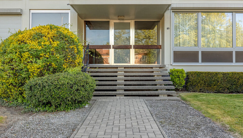 TOP GELEGEN, RUIM APPARTEMENT MET 3 SLAAPKAMERS, EPC LABEL C, PRIVATE AUTOSTANDPLAATS EN KELDERBERGING TE HASSELT!

We vinden dit op te frissen appartement terug aan de Hendrik van Veldekesingel 3 bus 8 te Hasselt. De ligging is hier centraal te noemen: a