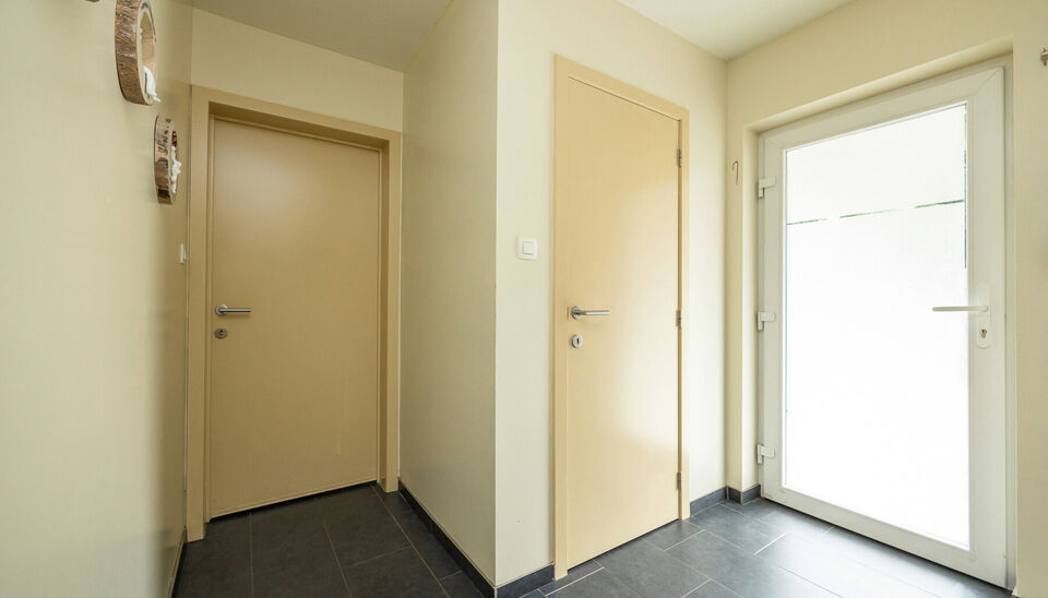 PRACHTIG GELIJKVLOERS APPARTEMENT (97M2) MET 2 SLAAPKAMERS, TERRAS + TUIN EN AUTOSTANDPLAATS TE HASSELT (KORTESSEM)!

In het centrum van Kortessem, meer bepaald op de Omstraat 1 vinden we, op de gelijkvloerse verdieping, dit hedendaags appartement met 2 s