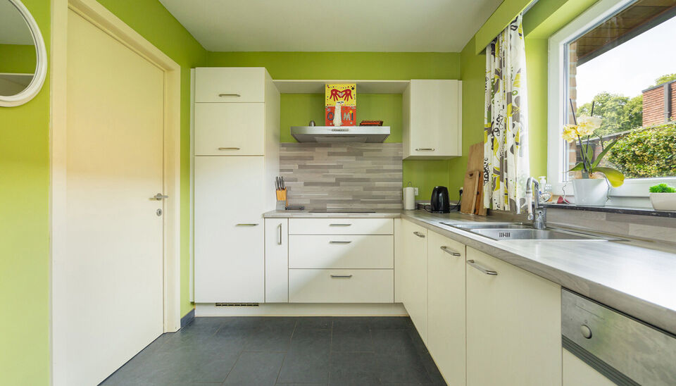 PRACHTIG GELIJKVLOERS APPARTEMENT (97M2) MET 2 SLAAPKAMERS, TERRAS + TUIN EN AUTOSTANDPLAATS TE HASSELT (KORTESSEM)!

In het centrum van Kortessem, meer bepaald op de Omstraat 1 vinden we, op de gelijkvloerse verdieping, dit hedendaags appartement met 2 s