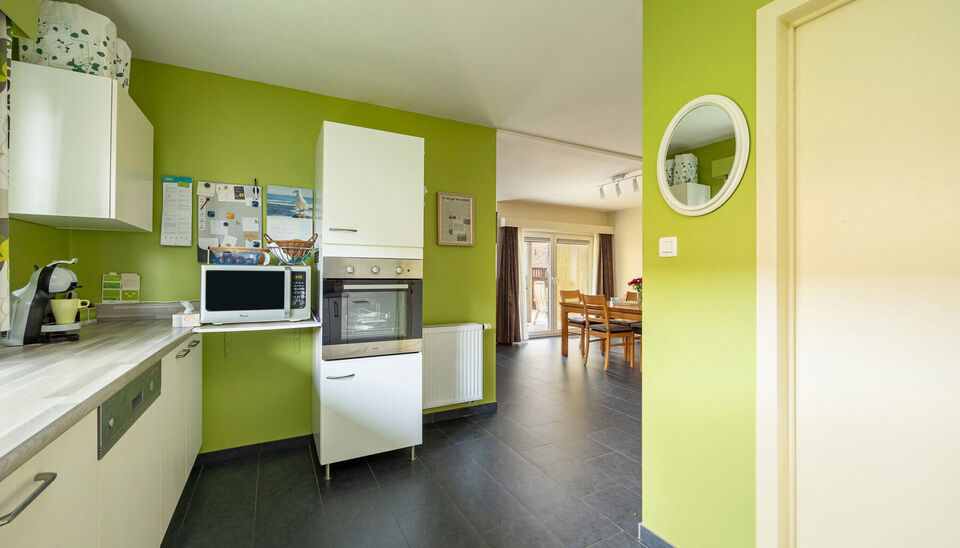 PRACHTIG GELIJKVLOERS APPARTEMENT (97M2) MET 2 SLAAPKAMERS, TERRAS + TUIN EN AUTOSTANDPLAATS TE HASSELT (KORTESSEM)!

In het centrum van Kortessem, meer bepaald op de Omstraat 1 vinden we, op de gelijkvloerse verdieping, dit hedendaags appartement met 2 s