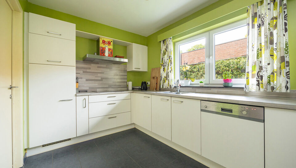 PRACHTIG GELIJKVLOERS APPARTEMENT (97M2) MET 2 SLAAPKAMERS, TERRAS + TUIN EN AUTOSTANDPLAATS TE HASSELT (KORTESSEM)!

In het centrum van Kortessem, meer bepaald op de Omstraat 1 vinden we, op de gelijkvloerse verdieping, dit hedendaags appartement met 2 s