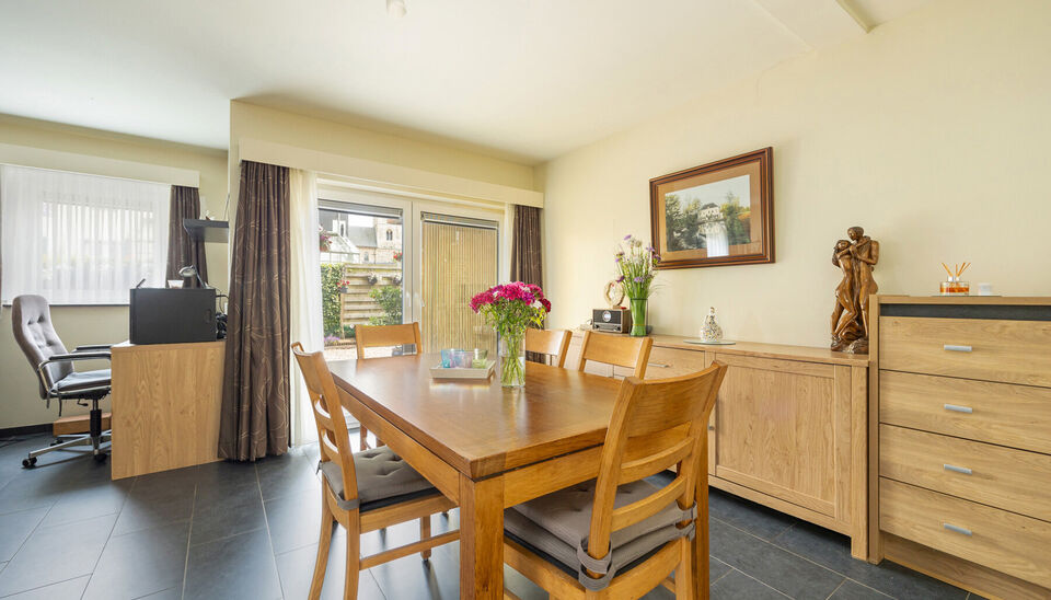 PRACHTIG GELIJKVLOERS APPARTEMENT (97M2) MET 2 SLAAPKAMERS, TERRAS + TUIN EN AUTOSTANDPLAATS TE HASSELT (KORTESSEM)!

In het centrum van Kortessem, meer bepaald op de Omstraat 1 vinden we, op de gelijkvloerse verdieping, dit hedendaags appartement met 2 s