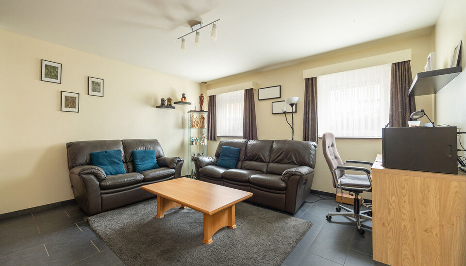 PRACHTIG GELIJKVLOERS APPARTEMENT (97M2) MET 2 SLAAPKAMERS, TERRAS + TUIN EN AUTOSTANDPLAATS TE HASSELT (KORTESSEM)!

In het centrum van Kortessem, meer bepaald op de Omstraat 1 vinden we, op de gelijkvloerse verdieping, dit hedendaags appartement met 2 s