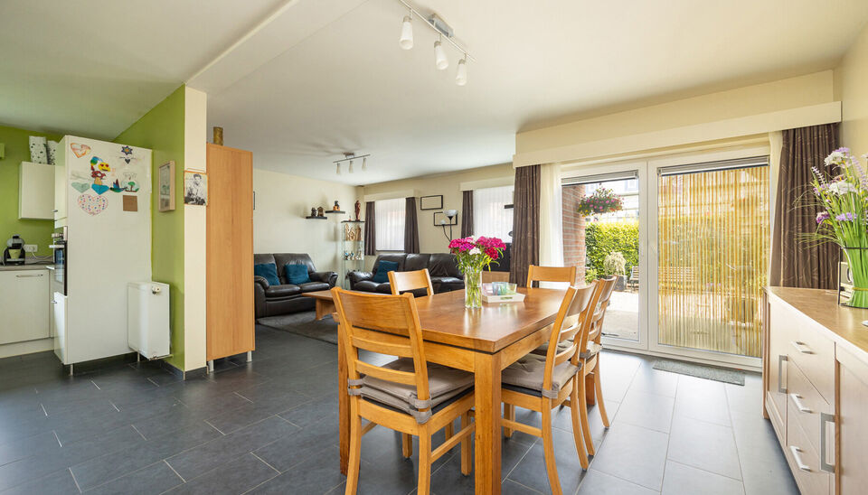 PRACHTIG GELIJKVLOERS APPARTEMENT (97M2) MET 2 SLAAPKAMERS, TERRAS + TUIN EN AUTOSTANDPLAATS TE HASSELT (KORTESSEM)!

In het centrum van Kortessem, meer bepaald op de Omstraat 1 vinden we, op de gelijkvloerse verdieping, dit hedendaags appartement met 2 s