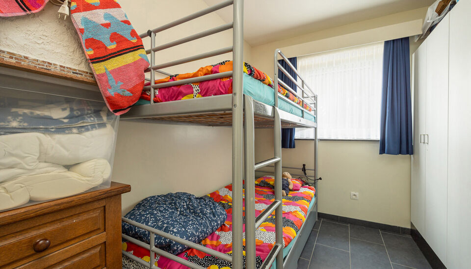 PRACHTIG GELIJKVLOERS APPARTEMENT (97M2) MET 2 SLAAPKAMERS, TERRAS + TUIN EN AUTOSTANDPLAATS TE HASSELT (KORTESSEM)!

In het centrum van Kortessem, meer bepaald op de Omstraat 1 vinden we, op de gelijkvloerse verdieping, dit hedendaags appartement met 2 s