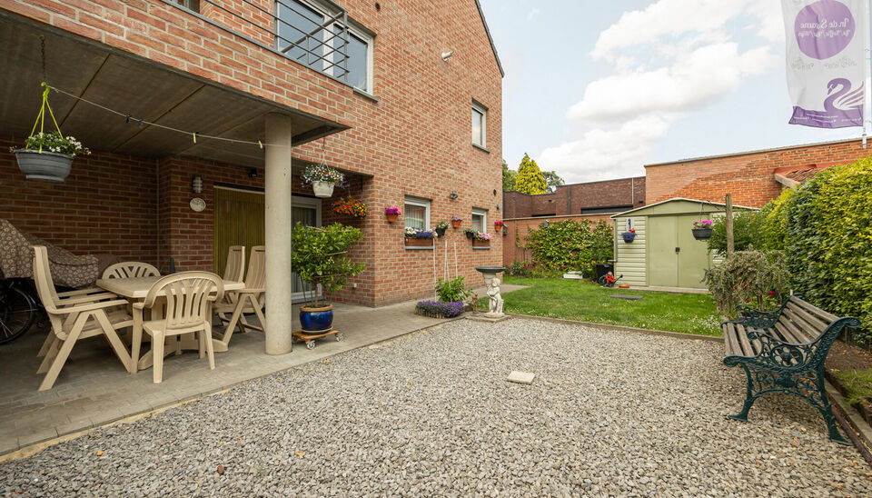 PRACHTIG GELIJKVLOERS APPARTEMENT (97M2) MET 2 SLAAPKAMERS, TERRAS + TUIN EN AUTOSTANDPLAATS TE HASSELT (KORTESSEM)!

In het centrum van Kortessem, meer bepaald op de Omstraat 1 vinden we, op de gelijkvloerse verdieping, dit hedendaags appartement met 2 s