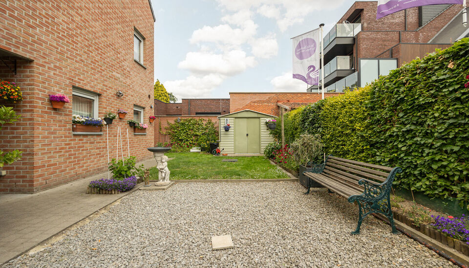 PRACHTIG GELIJKVLOERS APPARTEMENT (97M2) MET 2 SLAAPKAMERS, TERRAS + TUIN EN AUTOSTANDPLAATS TE HASSELT (KORTESSEM)!

In het centrum van Kortessem, meer bepaald op de Omstraat 1 vinden we, op de gelijkvloerse verdieping, dit hedendaags appartement met 2 s