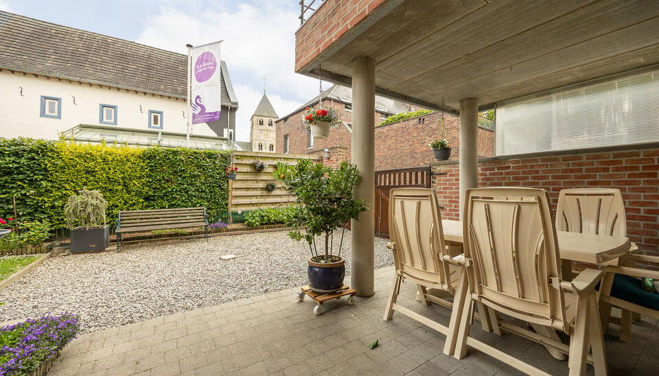 PRACHTIG GELIJKVLOERS APPARTEMENT (97M2) MET 2 SLAAPKAMERS, TERRAS + TUIN EN AUTOSTANDPLAATS TE HASSELT (KORTESSEM)!

In het centrum van Kortessem, meer bepaald op de Omstraat 1 vinden we, op de gelijkvloerse verdieping, dit hedendaags appartement met 2 s