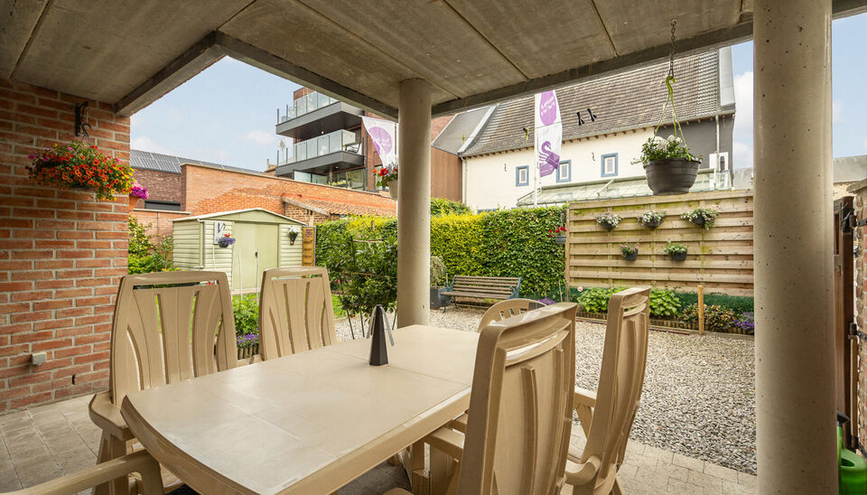 PRACHTIG GELIJKVLOERS APPARTEMENT (97M2) MET 2 SLAAPKAMERS, TERRAS + TUIN EN AUTOSTANDPLAATS TE HASSELT (KORTESSEM)!

In het centrum van Kortessem, meer bepaald op de Omstraat 1 vinden we, op de gelijkvloerse verdieping, dit hedendaags appartement met 2 s