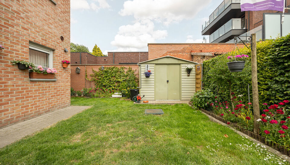 PRACHTIG GELIJKVLOERS APPARTEMENT (97M2) MET 2 SLAAPKAMERS, TERRAS + TUIN EN AUTOSTANDPLAATS TE HASSELT (KORTESSEM)!

In het centrum van Kortessem, meer bepaald op de Omstraat 1 vinden we, op de gelijkvloerse verdieping, dit hedendaags appartement met 2 s