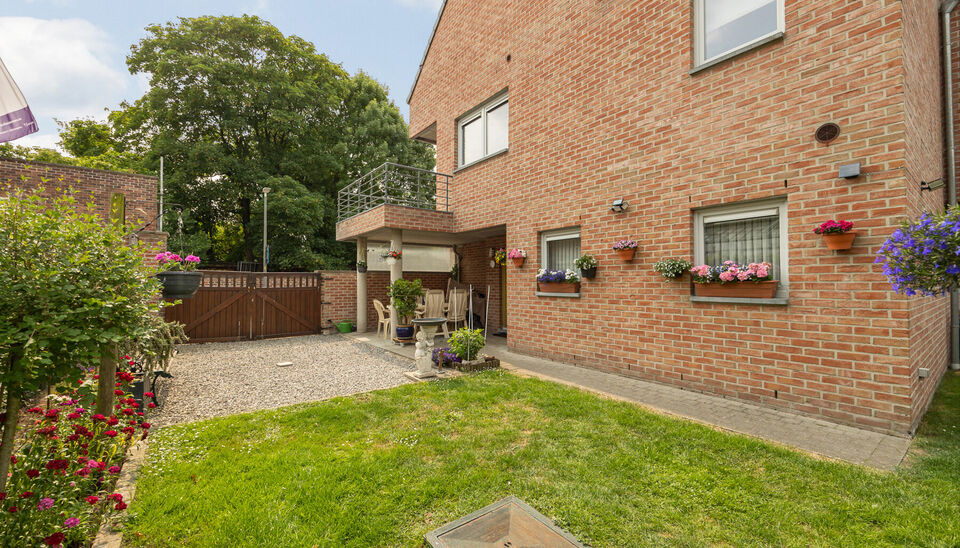 PRACHTIG GELIJKVLOERS APPARTEMENT (97M2) MET 2 SLAAPKAMERS, TERRAS + TUIN EN AUTOSTANDPLAATS TE HASSELT (KORTESSEM)!

In het centrum van Kortessem, meer bepaald op de Omstraat 1 vinden we, op de gelijkvloerse verdieping, dit hedendaags appartement met 2 s