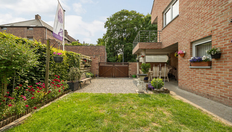 PRACHTIG GELIJKVLOERS APPARTEMENT (97M2) MET 2 SLAAPKAMERS, TERRAS + TUIN EN AUTOSTANDPLAATS TE HASSELT (KORTESSEM)!

In het centrum van Kortessem, meer bepaald op de Omstraat 1 vinden we, op de gelijkvloerse verdieping, dit hedendaags appartement met 2 s