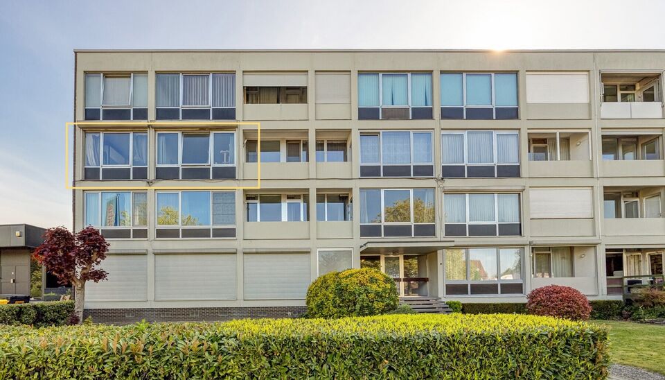 TOP GELEGEN, RUIM APPARTEMENT MET 3 SLAAPKAMERS, EPC LABEL C, PRIVATE AUTOSTANDPLAATS EN KELDERBERGING TE HASSELT!

We vinden dit op te frissen appartement terug aan de Hendrik van Veldekesingel 3 bus 8 te Hasselt. De ligging is hier centraal te noemen: a