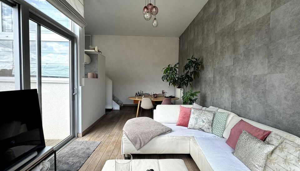 PRACHTIG RUIM (111m2) EN LICHTRIJK APPARTEMENT MET 2 SLAAPKAMERS, RUIM ZONNETERRAS, AUTOSTANDPLAATS, GARAGEBOX + KELDERBERGING TE HASSELT (BINNEN DE GROTE RING)!

Op een steenworp van het centrum van Hasselt bevindt zich dit prachtig appartement gelegen i