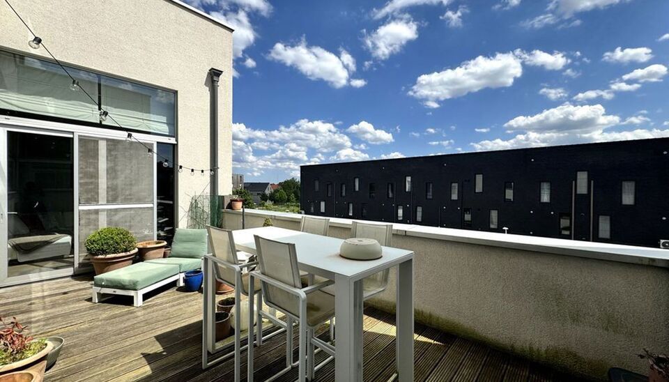 PRACHTIG RUIM (111m2) EN LICHTRIJK APPARTEMENT MET 2 SLAAPKAMERS, RUIM ZONNETERRAS, AUTOSTANDPLAATS, GARAGEBOX + KELDERBERGING TE HASSELT (BINNEN DE GROTE RING)!

Op een steenworp van het centrum van Hasselt bevindt zich dit prachtig appartement gelegen i