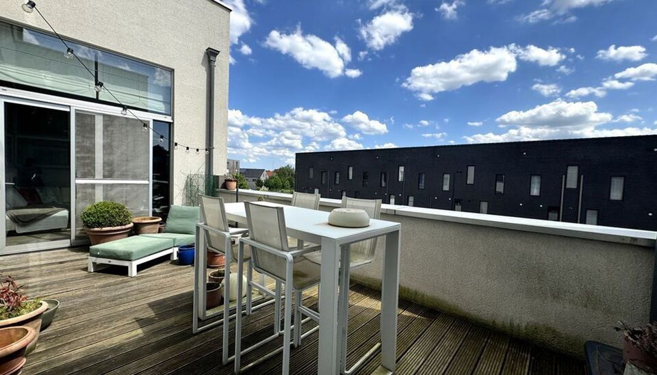 PRACHTIG RUIM (111m2) EN LICHTRIJK APPARTEMENT MET 2 SLAAPKAMERS, RUIM ZONNETERRAS, AUTOSTANDPLAATS, GARAGEBOX + KELDERBERGING TE HASSELT (BINNEN DE GROTE RING)!

Op een steenworp van het centrum van Hasselt bevindt zich dit prachtig appartement gelegen i