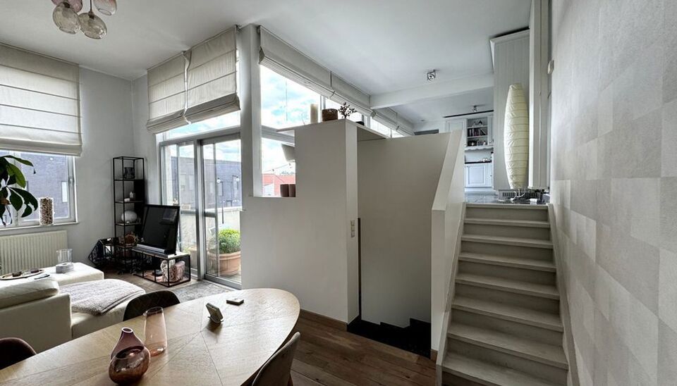 PRACHTIG RUIM (111m2) EN LICHTRIJK APPARTEMENT MET 2 SLAAPKAMERS, RUIM ZONNETERRAS, AUTOSTANDPLAATS, GARAGEBOX + KELDERBERGING TE HASSELT (BINNEN DE GROTE RING)!

Op een steenworp van het centrum van Hasselt bevindt zich dit prachtig appartement gelegen i