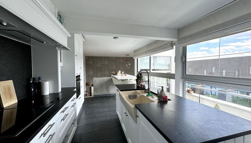 PRACHTIG RUIM (111m2) EN LICHTRIJK APPARTEMENT MET 2 SLAAPKAMERS, RUIM ZONNETERRAS, AUTOSTANDPLAATS, GARAGEBOX + KELDERBERGING TE HASSELT (BINNEN DE GROTE RING)!

Op een steenworp van het centrum van Hasselt bevindt zich dit prachtig appartement gelegen i