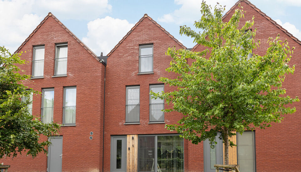 MODERNE NIEUWBOUW TUINVILLA MET 2 (UITBREIDBAAR TOT 3) SLAAPKAMERS, TERRAS EN INPANDIGE GARAGE TE GENK!

Deze tuinvilla maakt deel uit van het nieuwbouwproject 'Tuinvilla's - Voetbalhof - Noordlaan' gelegen te Genk (Winterslag). 
Natuur en winkels vind j