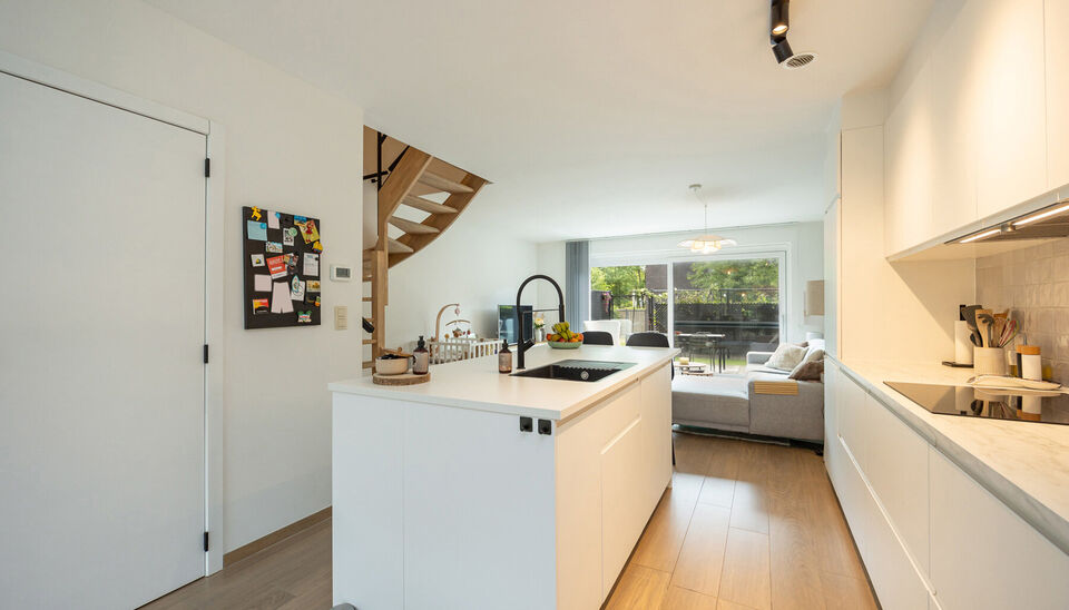 MODERNE NIEUWBOUW TUINVILLA MET 2 (UITBREIDBAAR TOT 3) SLAAPKAMERS, TERRAS EN INPANDIGE GARAGE TE GENK!

Deze tuinvilla maakt deel uit van het nieuwbouwproject 'Tuinvilla's - Voetbalhof - Noordlaan' gelegen te Genk (Winterslag). 
Natuur en winkels vind j