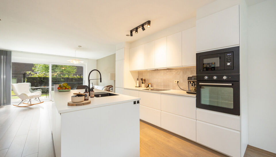 MODERNE NIEUWBOUW TUINVILLA MET 2 (UITBREIDBAAR TOT 3) SLAAPKAMERS, TERRAS EN INPANDIGE GARAGE TE GENK!

Deze tuinvilla maakt deel uit van het nieuwbouwproject 'Tuinvilla's - Voetbalhof - Noordlaan' gelegen te Genk (Winterslag). 
Natuur en winkels vind j