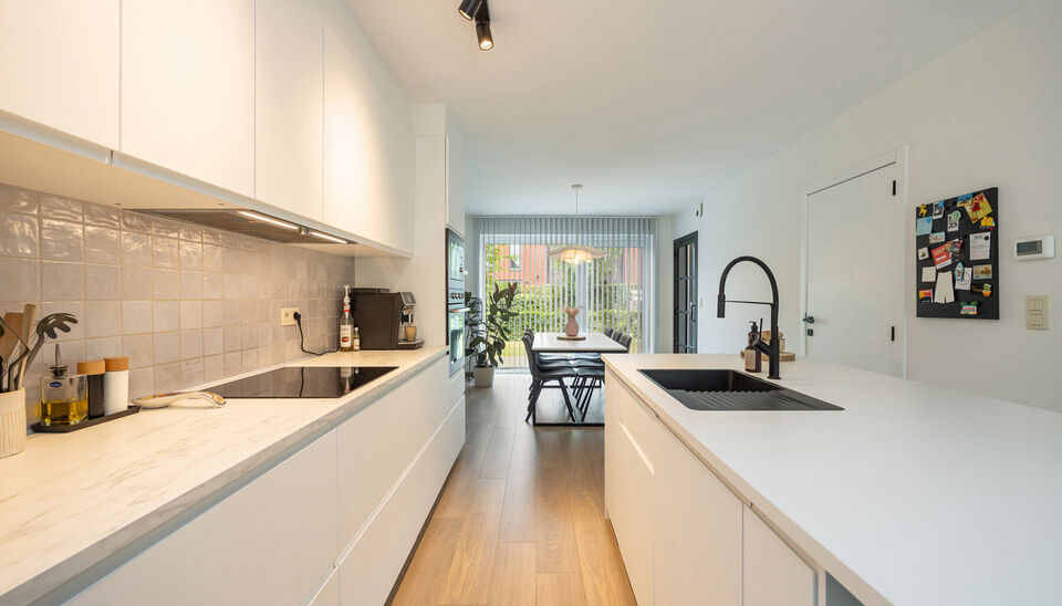 MODERNE NIEUWBOUW TUINVILLA MET 2 (UITBREIDBAAR TOT 3) SLAAPKAMERS, TERRAS EN INPANDIGE GARAGE TE GENK!

Deze tuinvilla maakt deel uit van het nieuwbouwproject 'Tuinvilla's - Voetbalhof - Noordlaan' gelegen te Genk (Winterslag). 
Natuur en winkels vind j