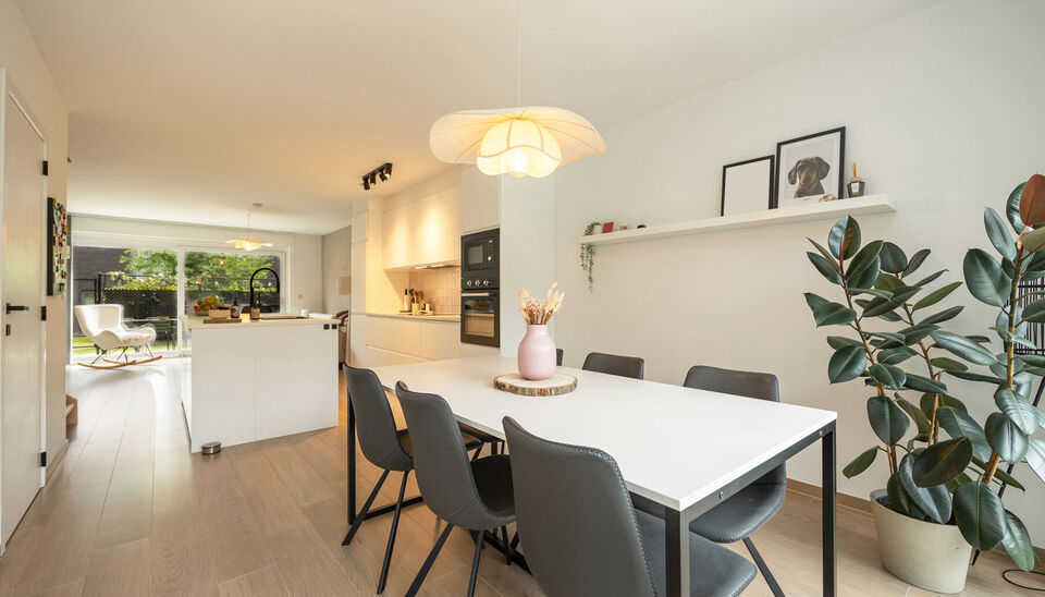 MODERNE NIEUWBOUW TUINVILLA MET 2 (UITBREIDBAAR TOT 3) SLAAPKAMERS, TERRAS EN INPANDIGE GARAGE TE GENK!

Deze tuinvilla maakt deel uit van het nieuwbouwproject 'Tuinvilla's - Voetbalhof - Noordlaan' gelegen te Genk (Winterslag). 
Natuur en winkels vind j