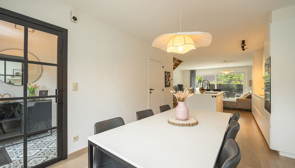 MODERNE NIEUWBOUW TUINVILLA MET 2 (UITBREIDBAAR TOT 3) SLAAPKAMERS, TERRAS EN INPANDIGE GARAGE TE GENK!

Deze tuinvilla maakt deel uit van het nieuwbouwproject 'Tuinvilla's - Voetbalhof - Noordlaan' gelegen te Genk (Winterslag). 
Natuur en winkels vind j