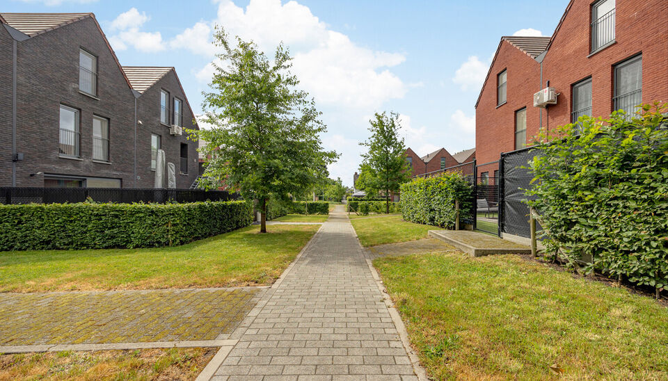 MODERNE NIEUWBOUW TUINVILLA MET 2 (UITBREIDBAAR TOT 3) SLAAPKAMERS, TERRAS EN INPANDIGE GARAGE TE GENK!

Deze tuinvilla maakt deel uit van het nieuwbouwproject 'Tuinvilla's - Voetbalhof - Noordlaan' gelegen te Genk (Winterslag). 
Natuur en winkels vind j