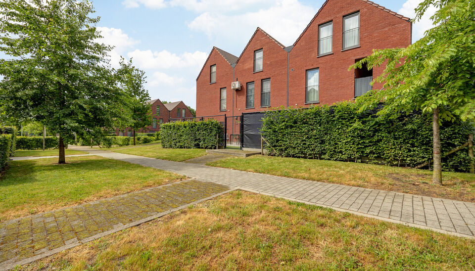 MODERNE NIEUWBOUW TUINVILLA MET 2 (UITBREIDBAAR TOT 3) SLAAPKAMERS, TERRAS EN INPANDIGE GARAGE TE GENK!

Deze tuinvilla maakt deel uit van het nieuwbouwproject 'Tuinvilla's - Voetbalhof - Noordlaan' gelegen te Genk (Winterslag). 
Natuur en winkels vind j