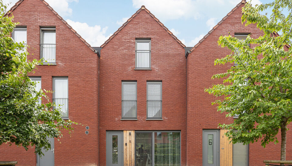 MODERNE NIEUWBOUW TUINVILLA MET 2 (UITBREIDBAAR TOT 3) SLAAPKAMERS, TERRAS EN INPANDIGE GARAGE TE GENK!

Deze tuinvilla maakt deel uit van het nieuwbouwproject 'Tuinvilla's - Voetbalhof - Noordlaan' gelegen te Genk (Winterslag). 
Natuur en winkels vind j