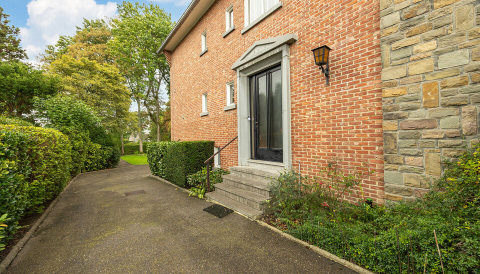 STIJLVOLLE GEZINSWONING (OB) MET 4 SLAAPKAMERS OP ZUID-OOSTELIJK GERICHT PERCEEL VAN 10A34CA IN EXCLUSIEVE RESIDENTI&Euml;LE VILLAWIJK TE HASSELT (HENEGAUWBERG)

In de meest exclusieve residenti&euml;le villawijk van Hasselt (ook &ldquo;Henegauwberg&rdquo; of "Henegauwwi