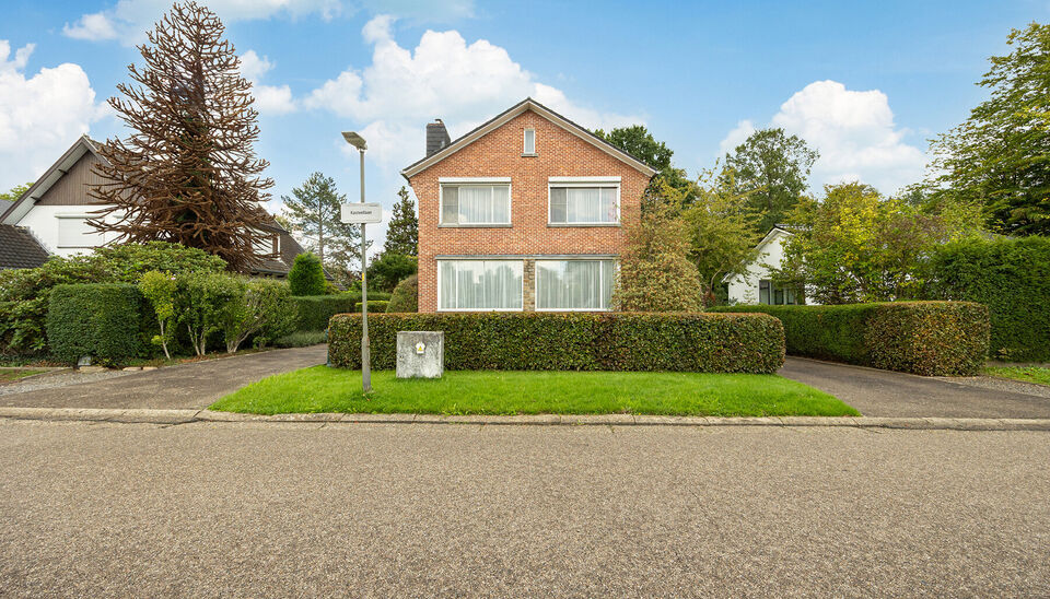 STIJLVOLLE GEZINSWONING (OB) MET 4 SLAAPKAMERS OP ZUID-OOSTELIJK GERICHT PERCEEL VAN 10A34CA IN EXCLUSIEVE RESIDENTI&Euml;LE VILLAWIJK TE HASSELT (HENEGAUWBERG)

In de meest exclusieve residenti&euml;le villawijk van Hasselt (ook &ldquo;Henegauwberg&rdquo; of "Henegauwwi