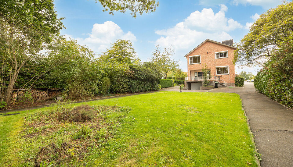 STIJLVOLLE GEZINSWONING (OB) MET 4 SLAAPKAMERS OP ZUID-OOSTELIJK GERICHT PERCEEL VAN 10A34CA IN EXCLUSIEVE RESIDENTI&Euml;LE VILLAWIJK TE HASSELT (HENEGAUWBERG)

In de meest exclusieve residenti&euml;le villawijk van Hasselt (ook &ldquo;Henegauwberg&rdquo; of "Henegauwwi