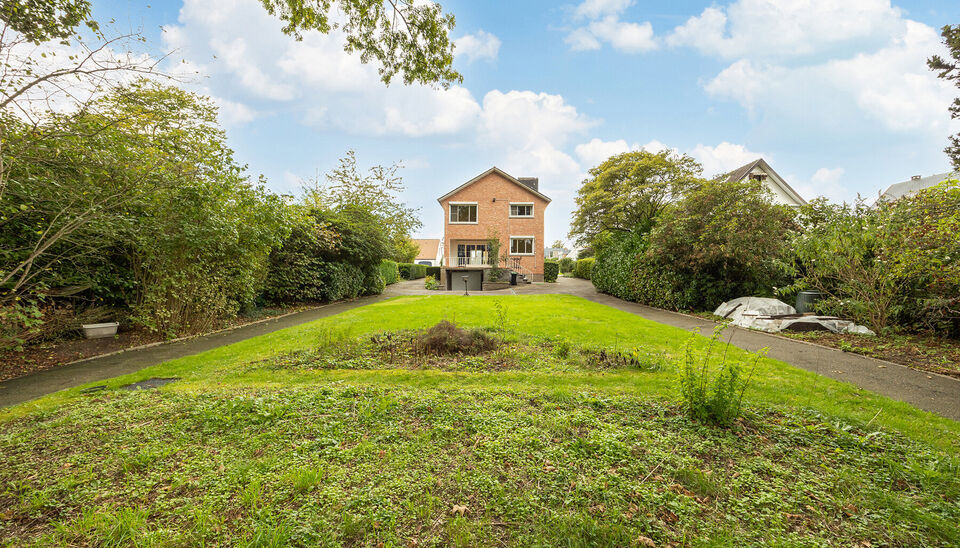 STIJLVOLLE GEZINSWONING (OB) MET 4 SLAAPKAMERS OP ZUID-OOSTELIJK GERICHT PERCEEL VAN 10A34CA IN EXCLUSIEVE RESIDENTI&Euml;LE VILLAWIJK TE HASSELT (HENEGAUWBERG)

In de meest exclusieve residenti&euml;le villawijk van Hasselt (ook &ldquo;Henegauwberg&rdquo; of "Henegauwwi