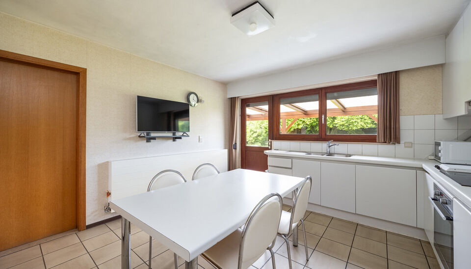 RUIME EN GOED GELEGEN GEZINSWONING MET 6 SLAAPKAMERS OP RUIM EN BREED PERCEEL VAN 07A48CA TE HASSELT!

Deze woning is gelegen in een rustige buurt te Kermt (Hasselt). Een ligging die een vlotte verbinding met het centrum van Hasselt heeft en die omliggend