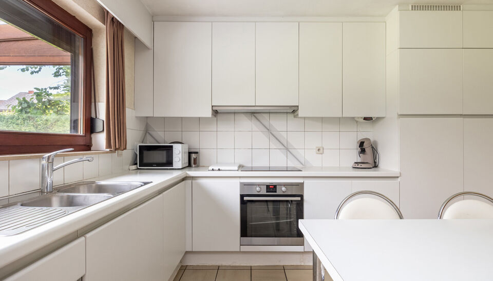 RUIME EN GOED GELEGEN GEZINSWONING MET 6 SLAAPKAMERS OP RUIM EN BREED PERCEEL VAN 07A48CA TE HASSELT!

Deze woning is gelegen in een rustige buurt te Kermt (Hasselt). Een ligging die een vlotte verbinding met het centrum van Hasselt heeft en die omliggend