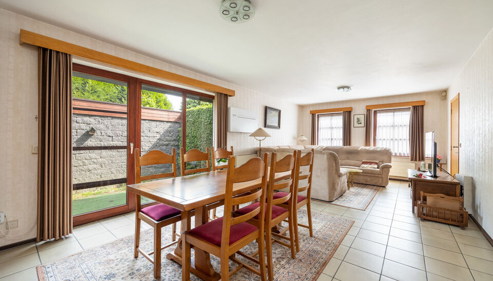 RUIME EN GOED GELEGEN GEZINSWONING MET 6 SLAAPKAMERS OP RUIM EN BREED PERCEEL VAN 07A48CA TE HASSELT!

Deze woning is gelegen in een rustige buurt te Kermt (Hasselt). Een ligging die een vlotte verbinding met het centrum van Hasselt heeft en die omliggend