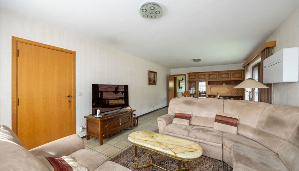 RUIME EN GOED GELEGEN GEZINSWONING MET 6 SLAAPKAMERS OP RUIM EN BREED PERCEEL VAN 07A48CA TE HASSELT!

Deze woning is gelegen in een rustige buurt te Kermt (Hasselt). Een ligging die een vlotte verbinding met het centrum van Hasselt heeft en die omliggend